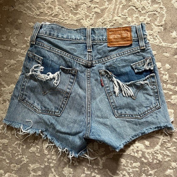 LEVI wedgie shorts - Picture 7 of 8